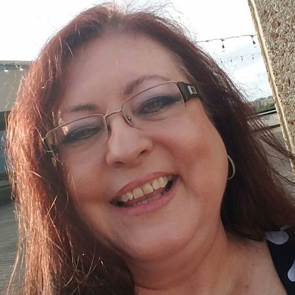 Meet your Posher, Julie - Picture 1 of 8